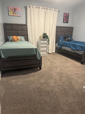 6 bedrooms, WiFi, bed sheets