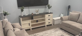 Spacious 6-bedroom house in cool Magna with AC, fitness room