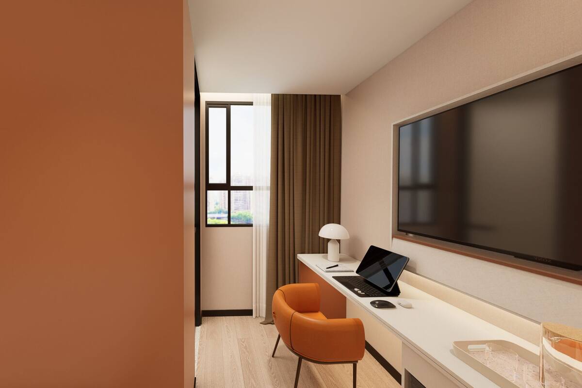 Free minibar, desk, laptop workspace, free WiFi