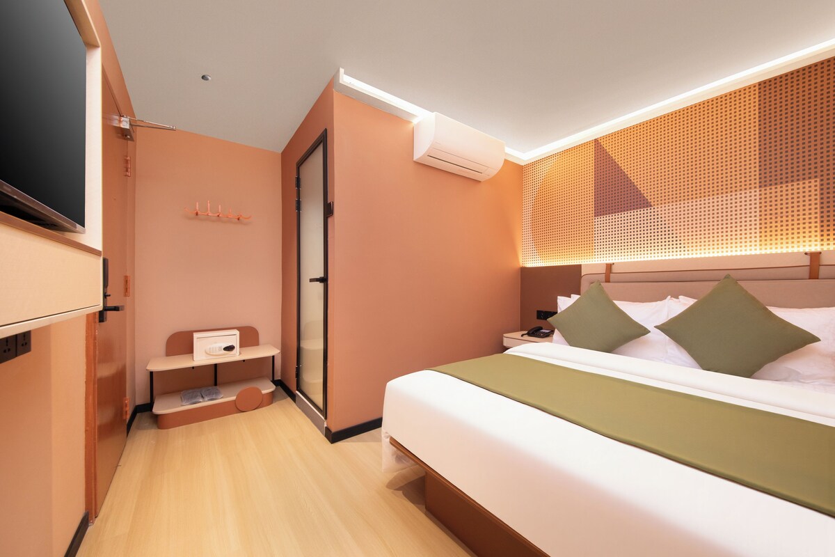 Superior Double Room, No Windows | Free minibar, desk, laptop workspace, soundproofing