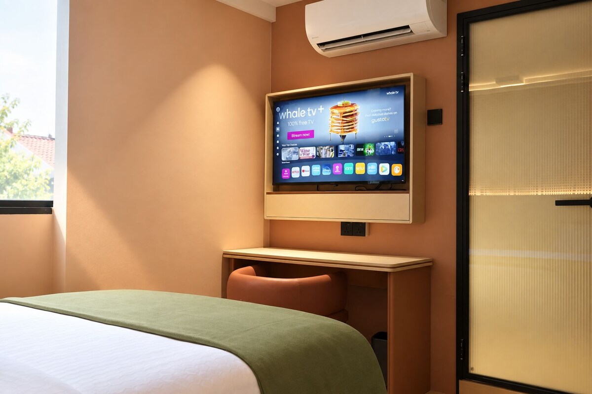 Deluxe Double Room | Free minibar, desk, laptop workspace, soundproofing