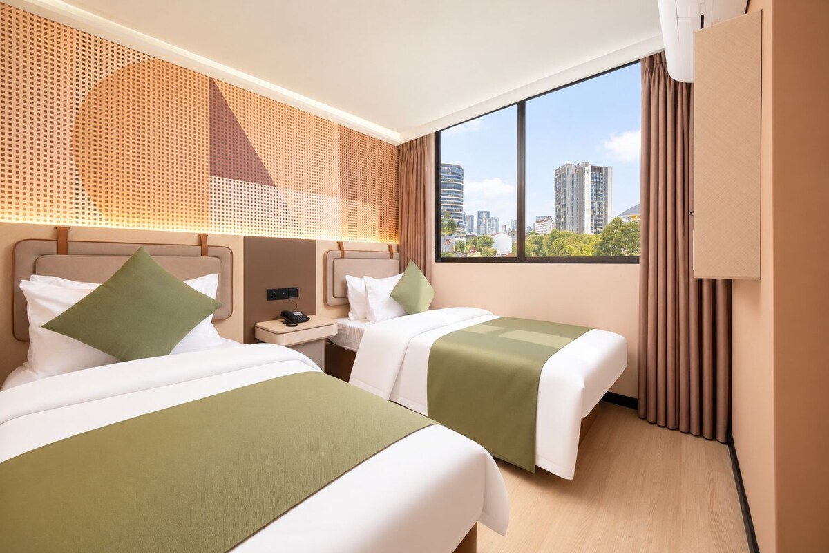 Deluxe Twin Room | Free minibar, desk, laptop workspace, soundproofing