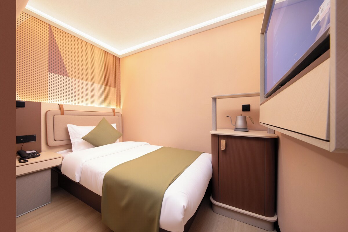 Superior Single Room, No Windows | Free minibar, desk, laptop workspace, soundproofing