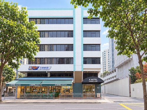 A Hotel Farrer Park - Newly Renovated