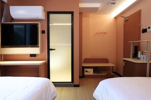 Free minibar, desk, laptop workspace, free WiFi