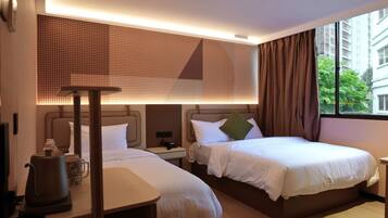 Family Classic, Window | Free minibar, desk, laptop workspace, free WiFi