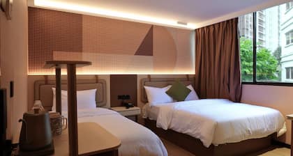 A Hotel Farrer Park - Newly Renovated