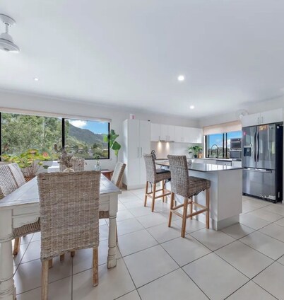 Coastal Elegance , Gateway to the Whitsundays -per friendly– Min 3-Month Stay