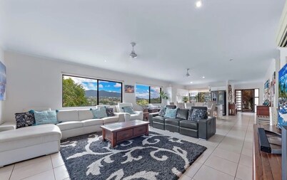 Coastal Elegance , Gateway to the Whitsundays -per friendly– Min 3-Month Stay