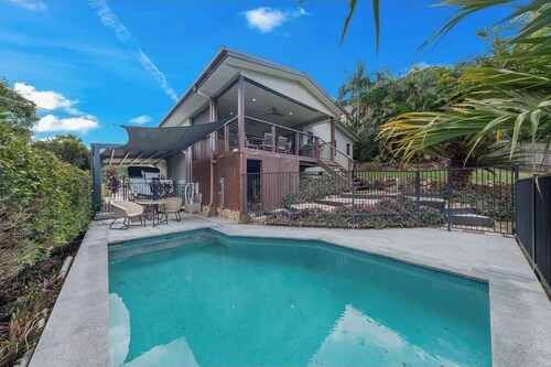 Gateway to the Whitsundays • Boat & Caravan Parking Wash-Down pet friendly home