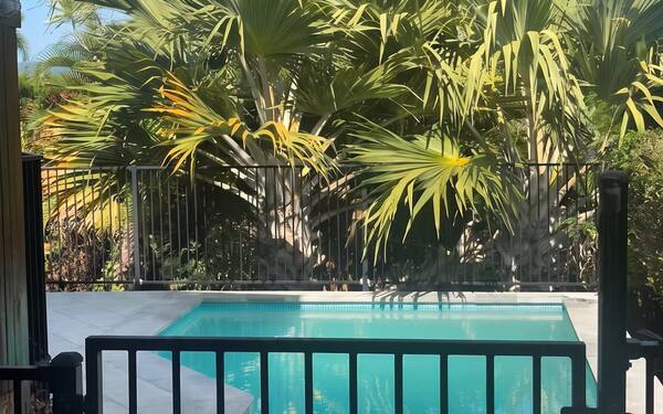 Gateway to the Whitsundays • Boat & Caravan Parking Wash-Down pet friendly home