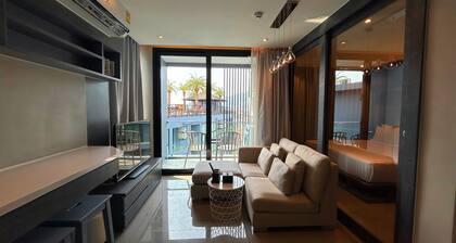 1BR with Rooftop Pool & Gym C191