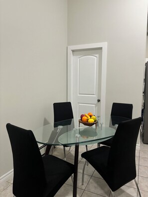 تناول الطعام