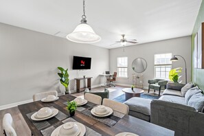 Townhome | Dining room