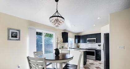 Amazing 4 bedroom, home conveniently located near Snake River Valley Wineries!