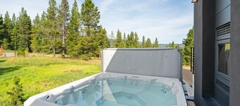 Bridger Canyon Passive Haus | 4BR/4.5BA Mtn Retreat w/ Tub