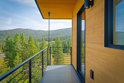 Bridger Canyon Passive Haus | 4BR/4.5BA Mtn Retreat w/ Tub