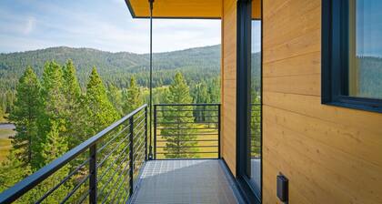 Bridger Canyon Passive Haus | 4BR/4.5BA Mtn Retreat w/ Tub