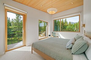 4 habitaciones, escritorio, tabla de planchar con plancha y wifi 