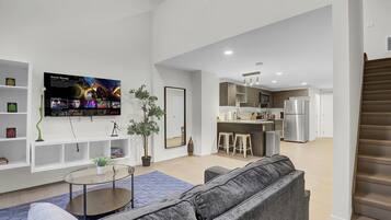 Smart-TV, peis, fotballspill og bordtennis