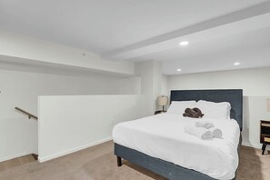 1 slaapkamer, een strijkplank/strijkijzer, wifi, beddengoed