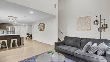 Smart-TV, peis, fotballspill og bordtennis