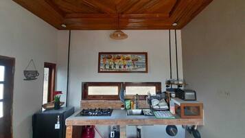 Fridge, stovetop, coffee/tea maker, electric kettle