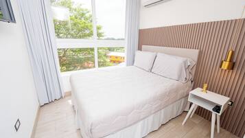3 bedrooms, internet, bed sheets