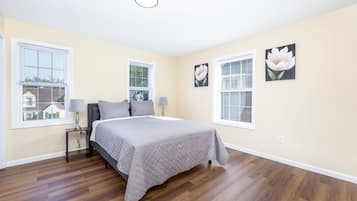 3 bedrooms, iron/ironing board, internet, bed sheets