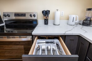 Microondas, horno, parrilla de estufa y lavavajillas 