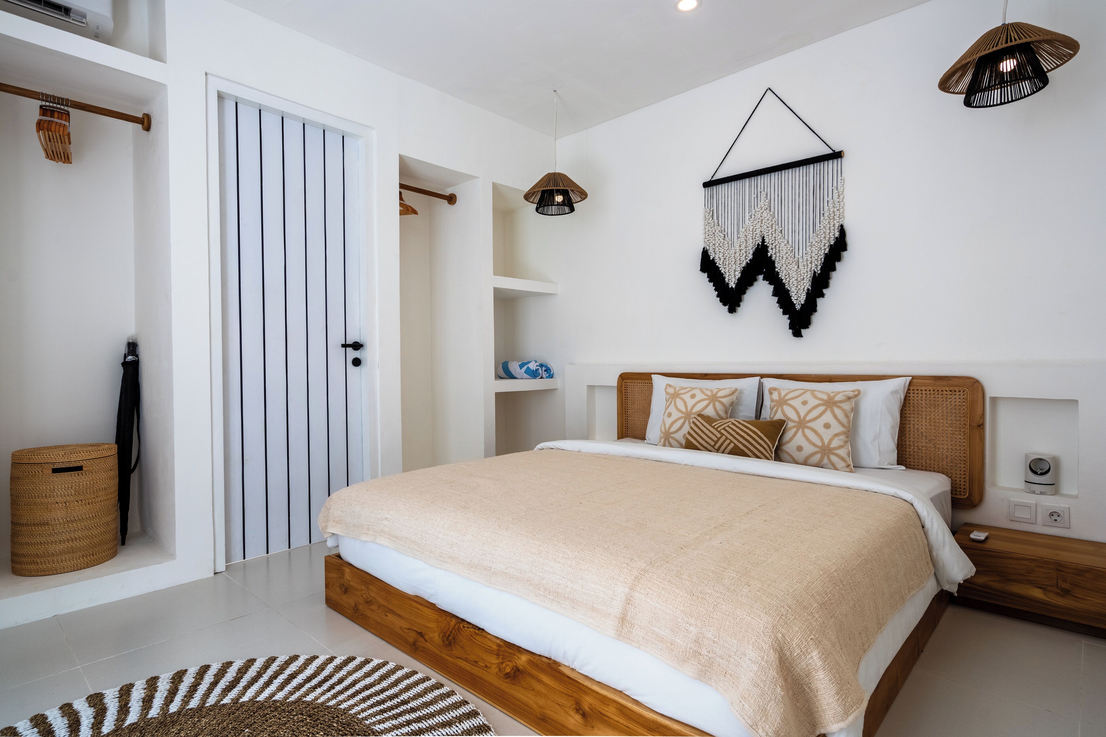 Vil·la, piscina privada, vistes a la piscina | Caixa forta a l'habitació i escriptori 