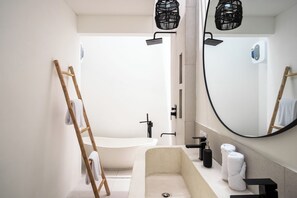 Deluxe Villa, 2 Bedrooms, Private Pool, Pool View | Bathroom | Free toiletries, hair dryer, towels, soap - Ocean Castle Berawa Villa (Canggu)