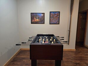 Game room - Endless View Cabin near the Smoky Mountains (Newport)