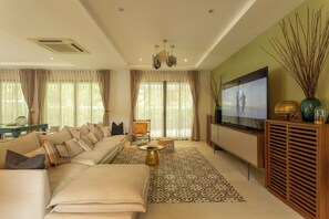 Villa - balkong | Vardagsrum | Platt-tv