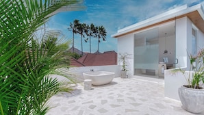 A modern outdoor area with a large white bathtub, potted plants, and a clear view of the sky. - New Magnificent 3BR 5min to Finns & Berawa Beach Villa Alemar (Bali)