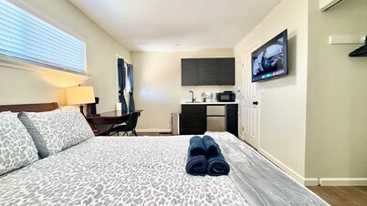 Remodeled Spanish Bungalow Suite • Short Walk to SJSU + Parking