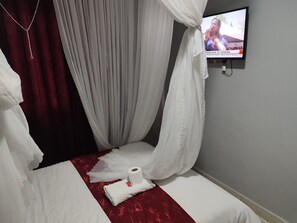 Deluxe Double Room, Garden View | Free WiFi, bed sheets