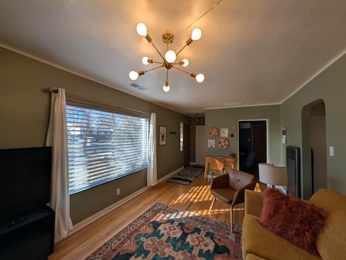 Casita Gold | King Bed • Old Town & Downtown