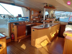 Bar (on property) - CATAMARAN SAILING CRUISE - TUAMOTU (Fakarava Atoll)