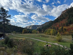 Miscellaneous - Yun-Shui Garden 
Where Clouds Drift, Water Flows (Durango)