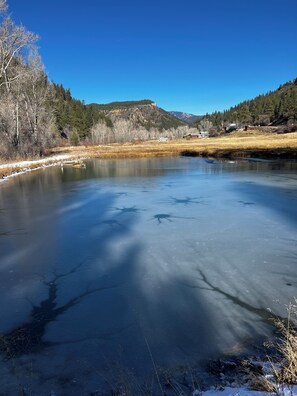 Miscellaneous - Yun-Shui Garden 
Where Clouds Drift, Water Flows (Durango)