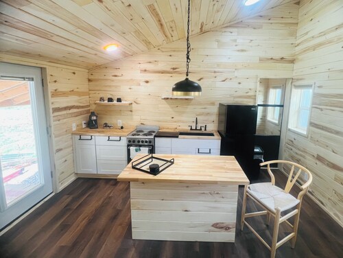 Yun-Shui Garden 
Where Clouds Drift, Water Flows