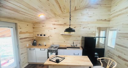 Yun-Shui Garden
Where Clouds Drift, Water Flows