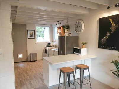 Kiwiana Art apartment , near city and Queens Park