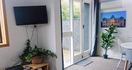 Invercargill Picture Apartment Full Bath + yard