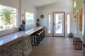 المنشأة من الداخل