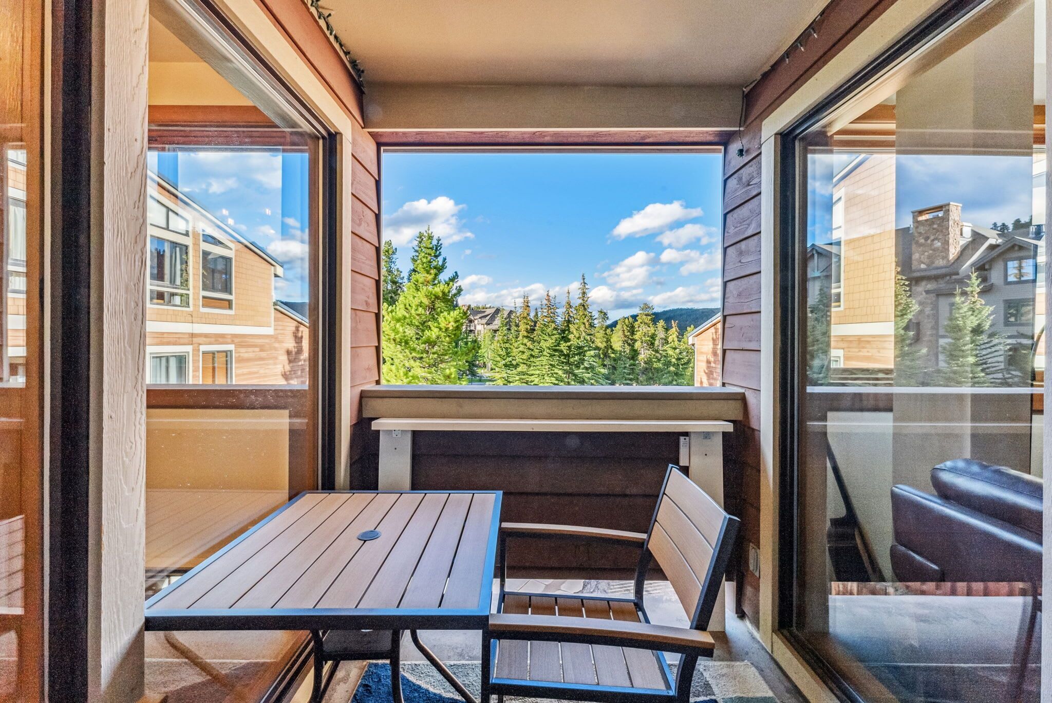 المنشأة من الداخل