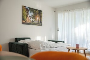 1 bedroom, travel crib, free WiFi, bed sheets - 2 rooms | free parking | balcony | near university hospital (Gießen)
