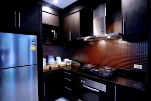 Private kitchen - Luxury 5-Bedroom Pool Villa at FunPlace, Pattaya (Sattahip)