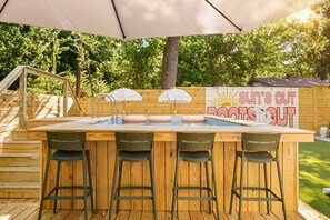 Outdoor spa tub - Heated Pool, Hot Tub, Movie Theater, Mini Golf - Sunset Social (Austin)